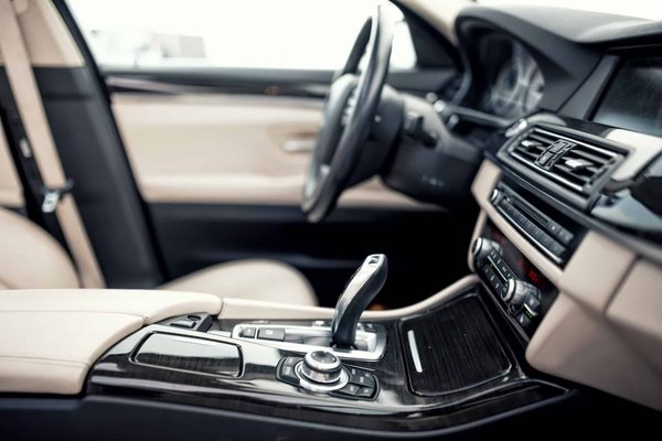 Comment choisir entre une transmission automatique et manuelle pour une voiture d'occasion?