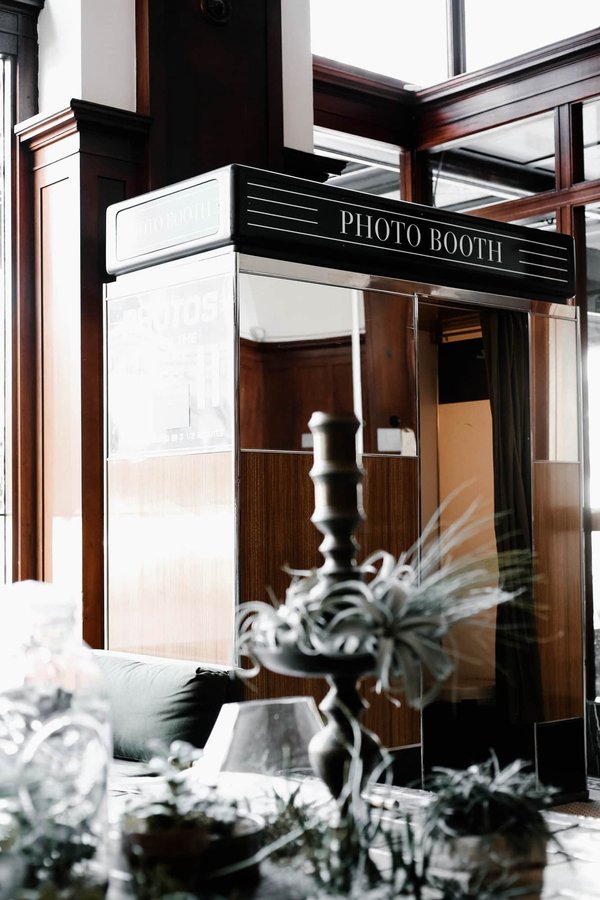 Location d'un photobooth dans la ville d'Aix-en-Provence